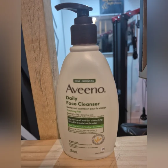 Aveeno Foaming Gel Daily Face Cleanser. Normal-oily/sensitive Skin. 354ml - Picture 1 of 7